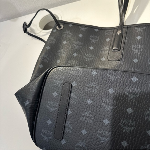MCM PRODUCTS TOTE SHOPPER LARGE BLACK USA INC CORE MWPAAVI01 MSRP $1,550 - Picture 13 of 16